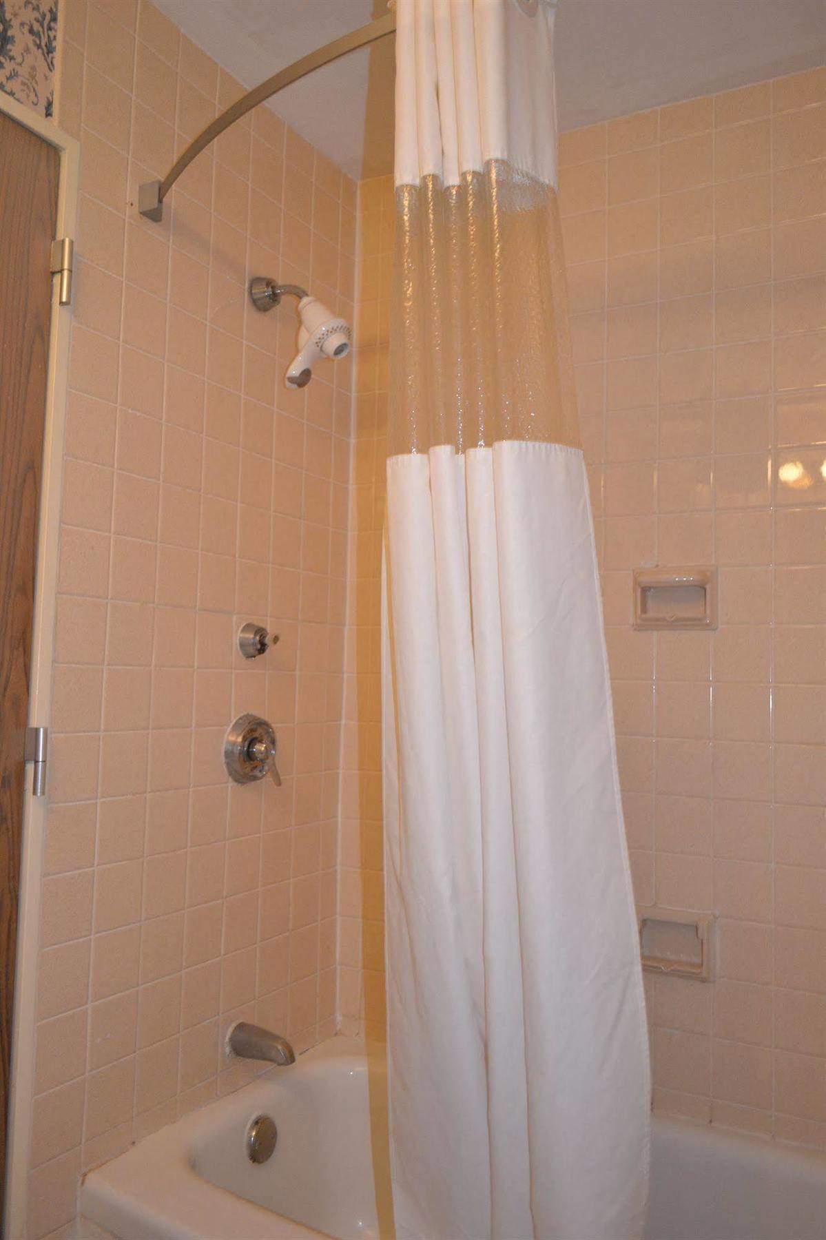 Howard Johnson By Wyndham Hotel 2*